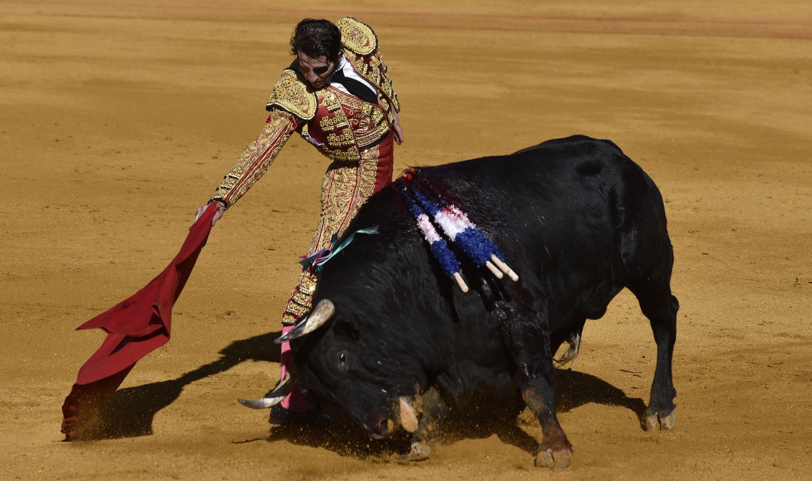Las imágenes de la 13ª corrida de abono de La Maestranza