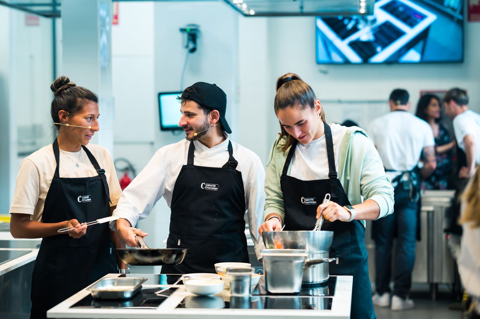 Las fotos de jugadores del Betis y del Sevilla en la Cruzcampo