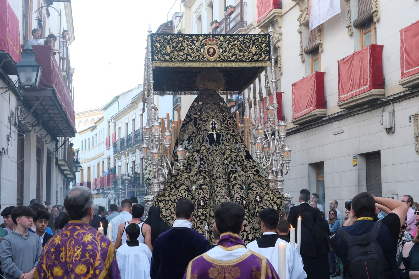 Viernes Santo en Córdoba: la procesión de la Expiración, en imágenes