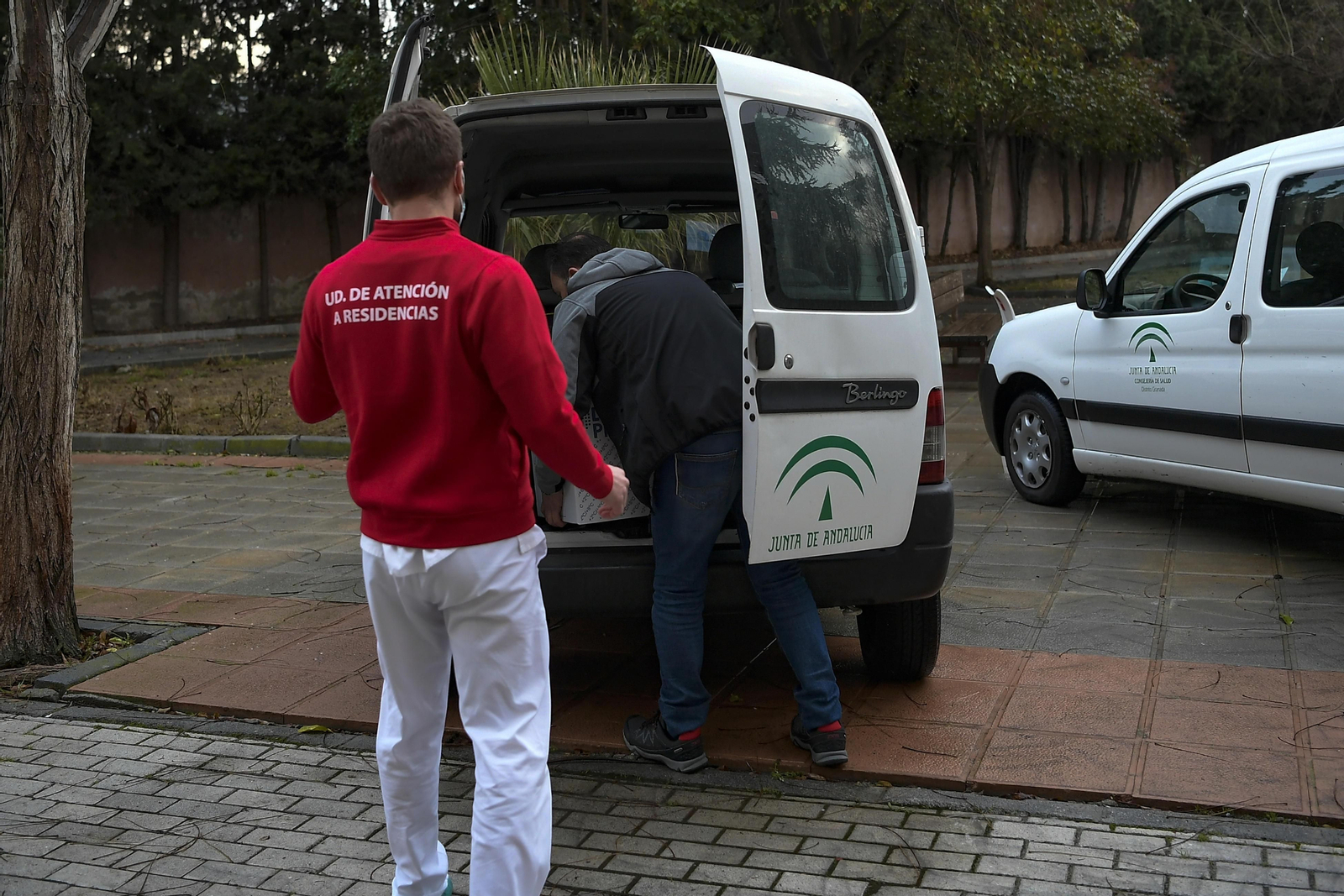 Fotos: segundo día de vacunas en Granada