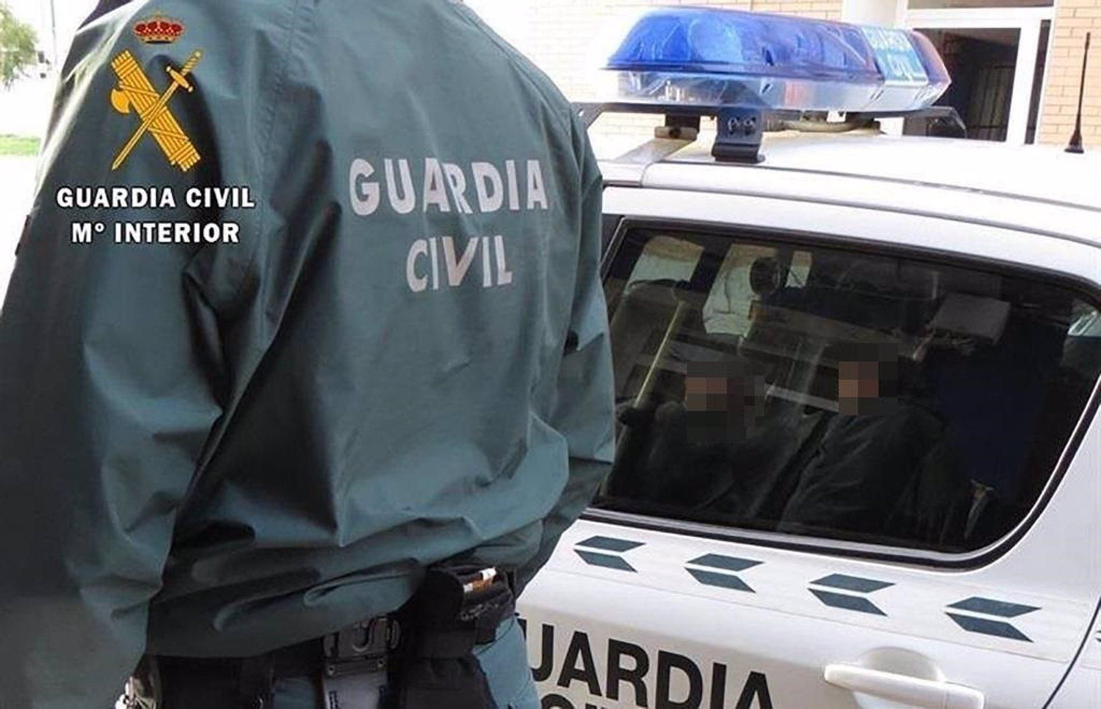 Imagen de archivo de una patrulla de la Guardia Civil Imagen de archivo de una patrulla de la Guardia Civil