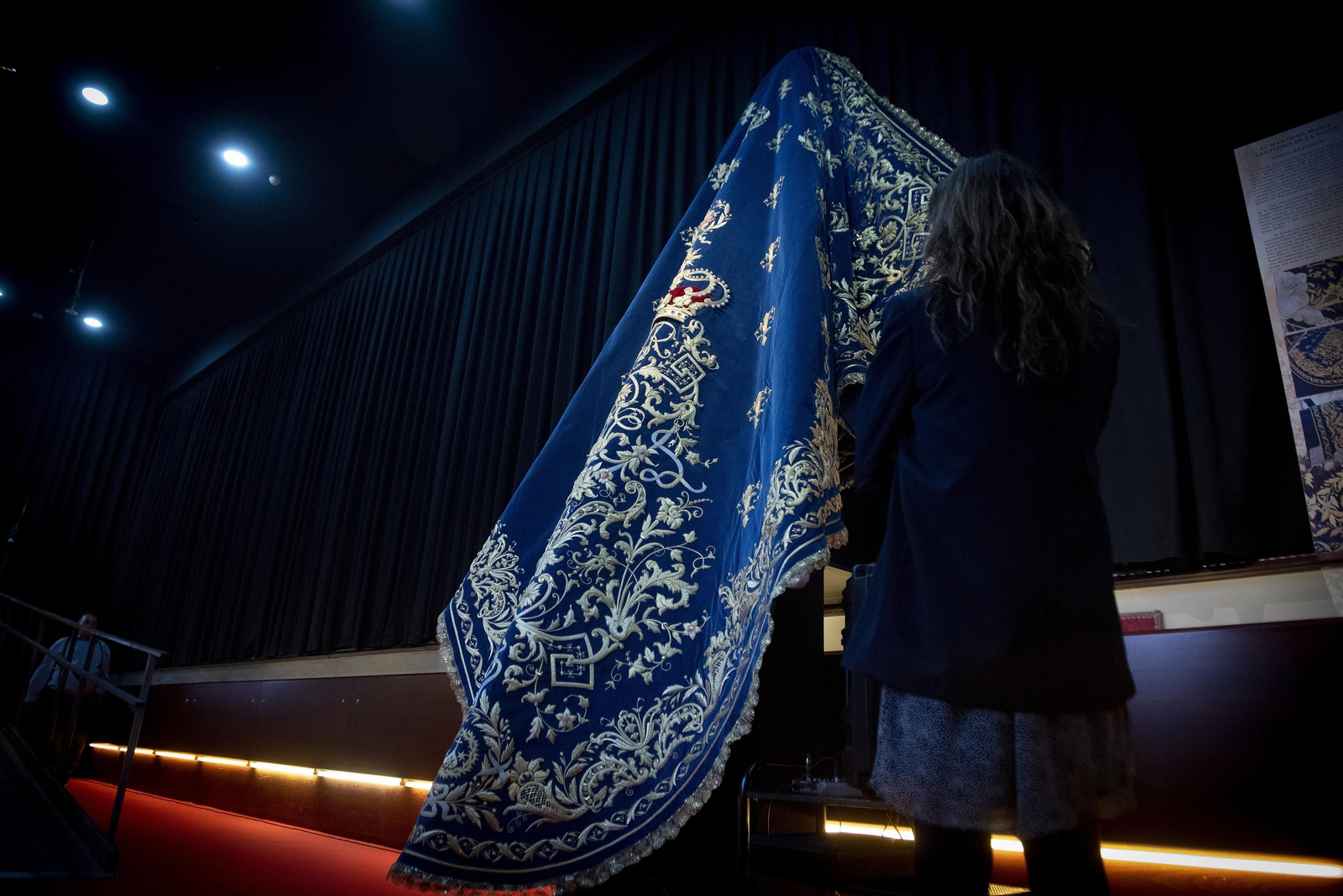 El ministro Iceta y el alcalde inauguran las exposiciones en el ayuntamiento para Semana Santa