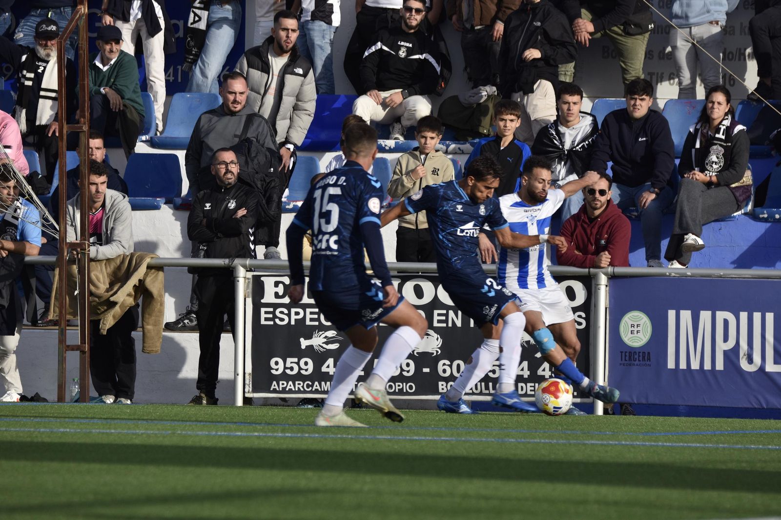 Las fotos del Bollullos CF - Real Balompédica Linense de Tercera Federación (0-0)