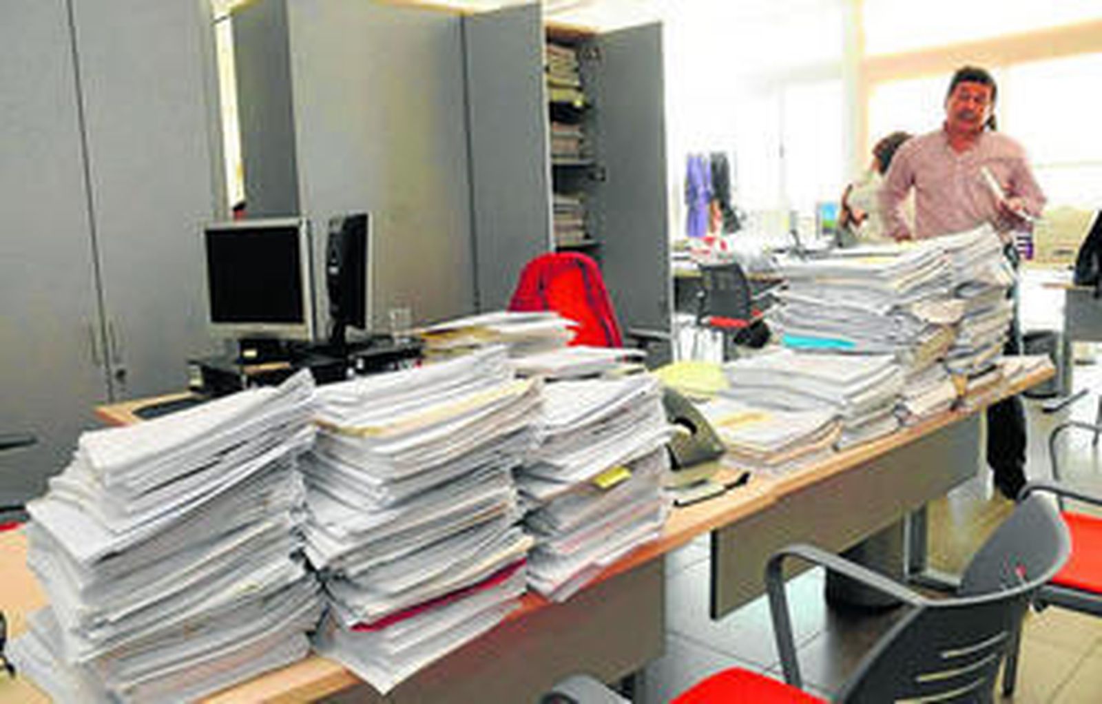 Uno de los juzgados de lo Mercantil, atestados de expedientes en el edificio Noga.