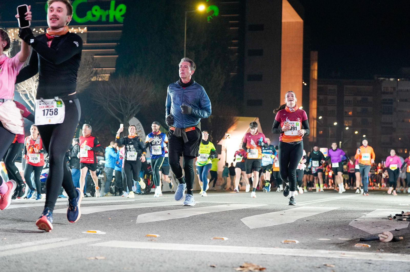 En imágenes: búscate en tu llegada a meta de la Carrera de San Antón 2026 (19)