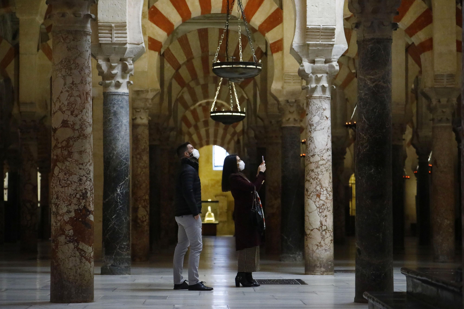 Turistas en la Mezquita-Catedral de Córdoba.