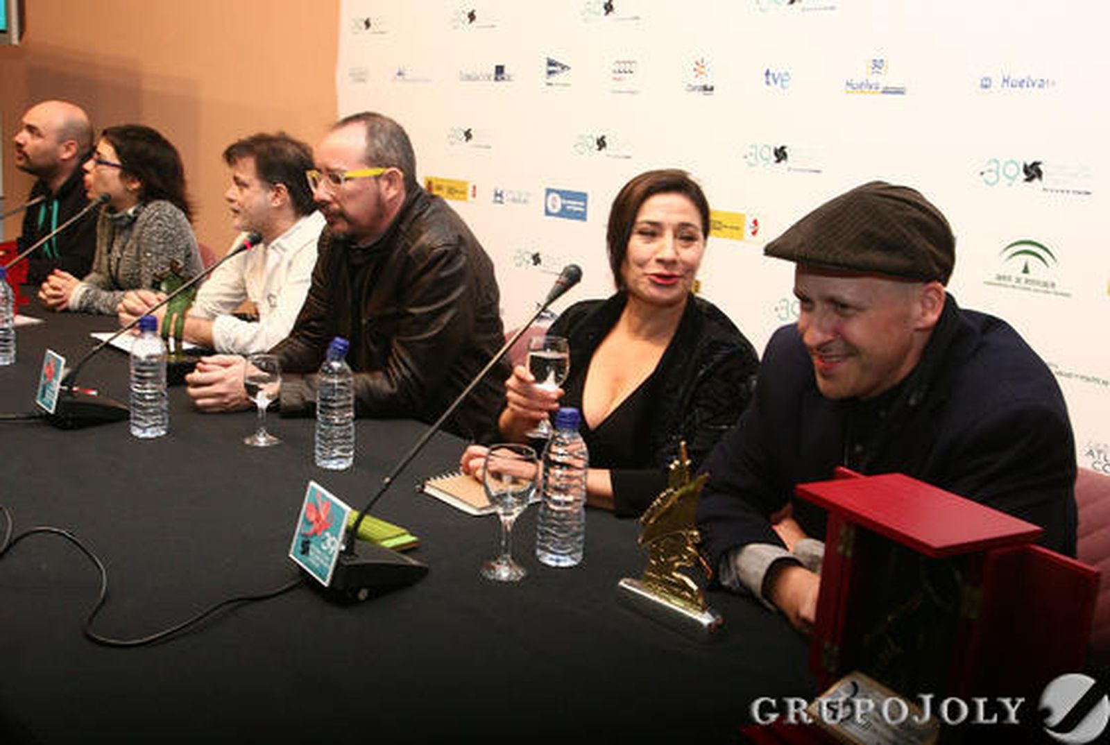 Los premiados, en rueda de prensa tras conocer el veredicto. 

Foto: A.Dominguez/J.Correa