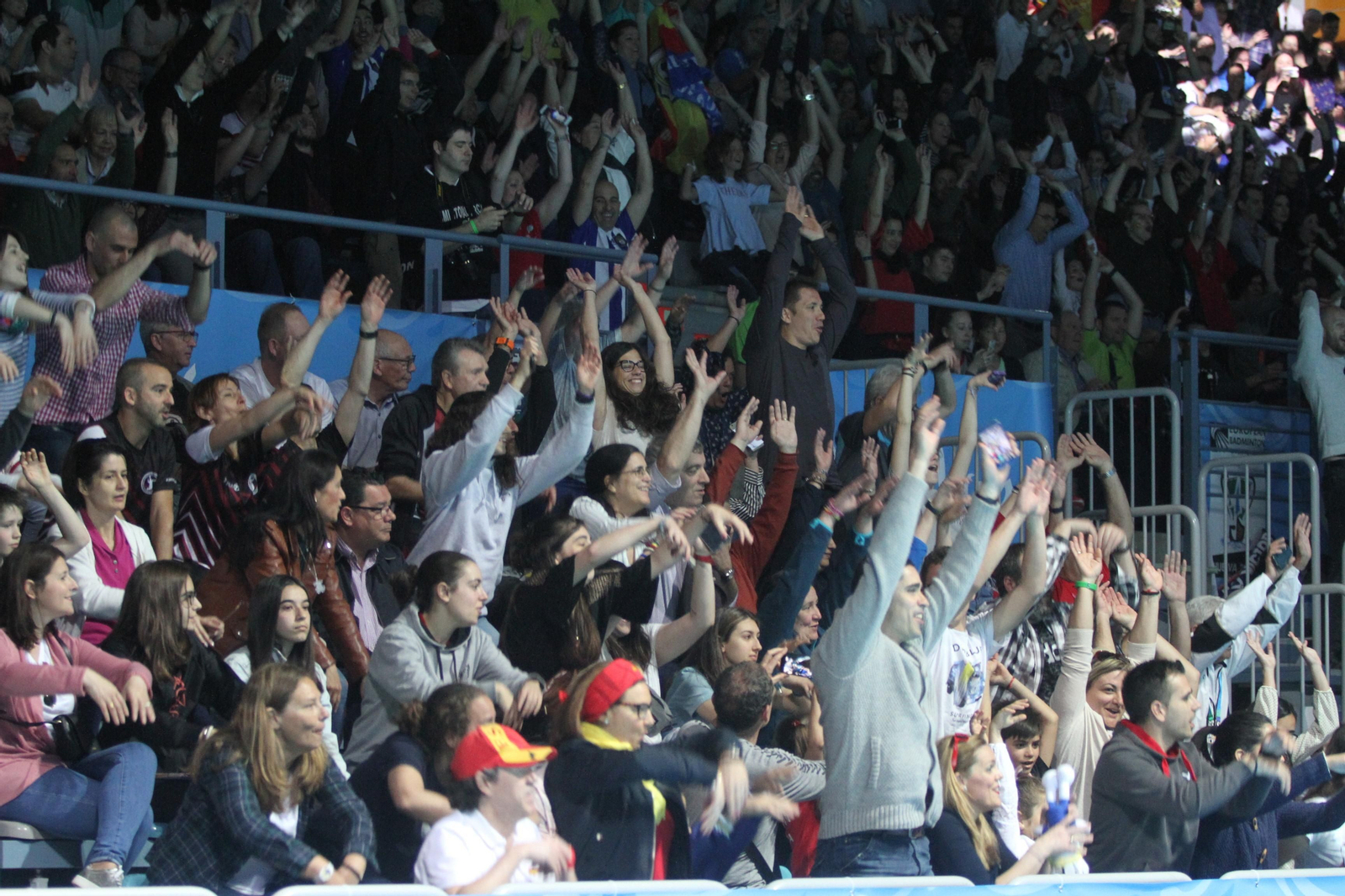 Las gradas del pabellón Carolina Marín se llenaron para ver ganar el oro a la onubense.