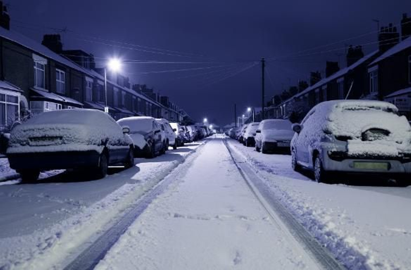 Garaje, calle o aparcamiento: dónde dejar el coche en invierno