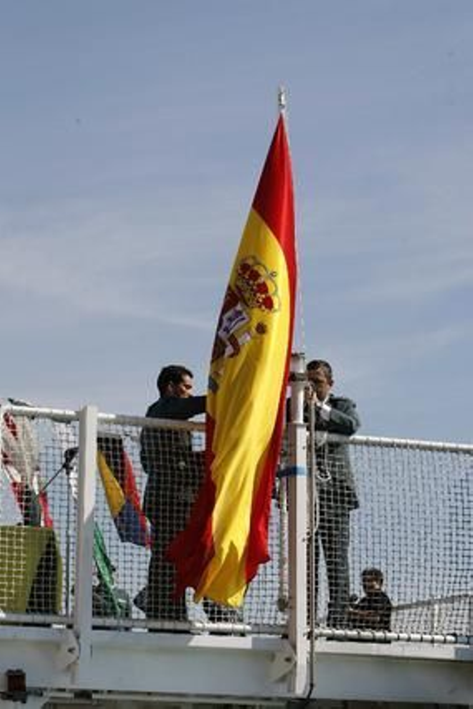 El vicepresidente primero del Gobierno y ministro del Interior, Alfredo Pérez Rubalcaba, ha presentado la patrullera 'Río Segura' "buque insignia" del Servicio Marítimo de la Guardia Civil./José Braza

Foto: Jos?raza