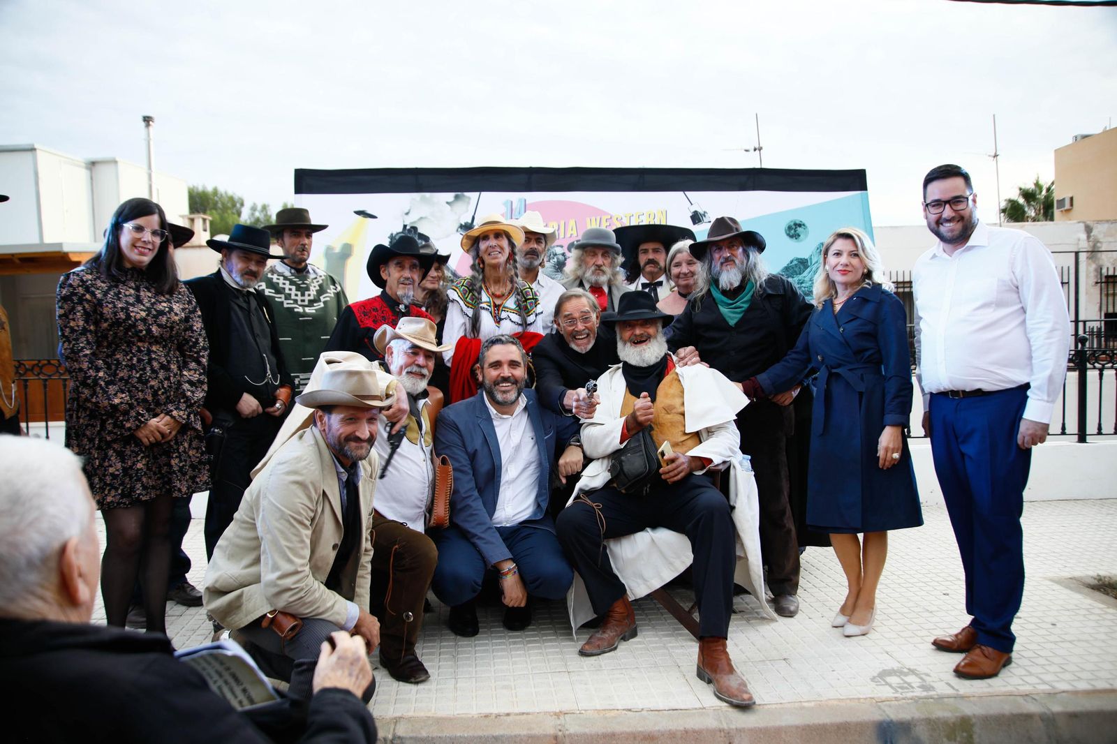 Descubrimiento de la silla del actor Fabio Testi en el Paseo de la Fama de Tabernas, en imágenes
