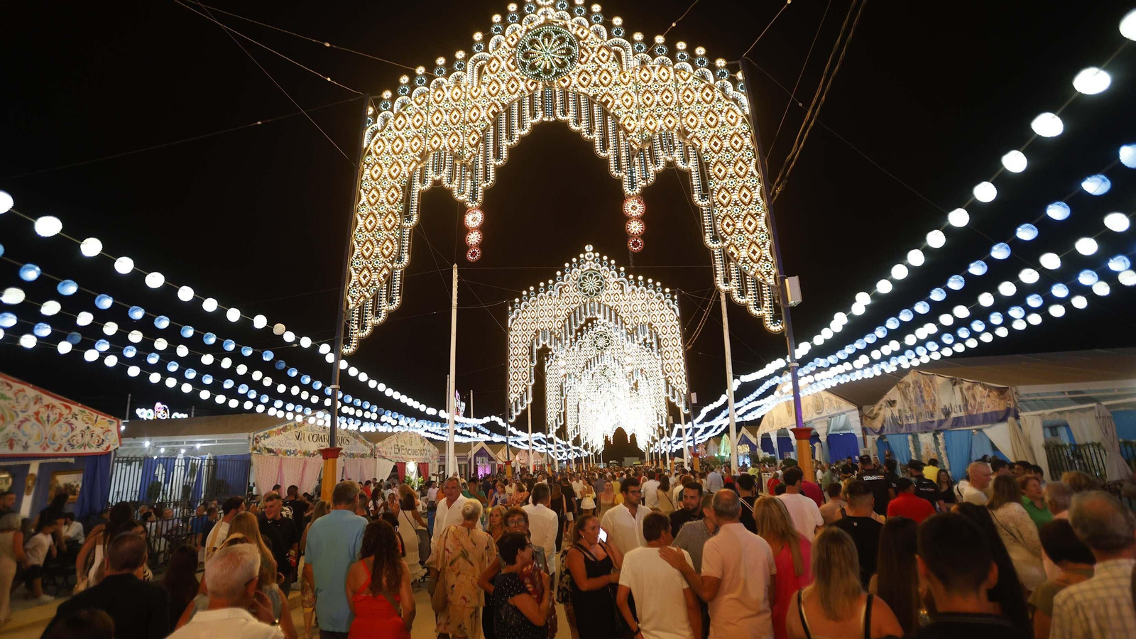 Búscate en las fotos del sábado noche en la Feria de La Línea 2023
