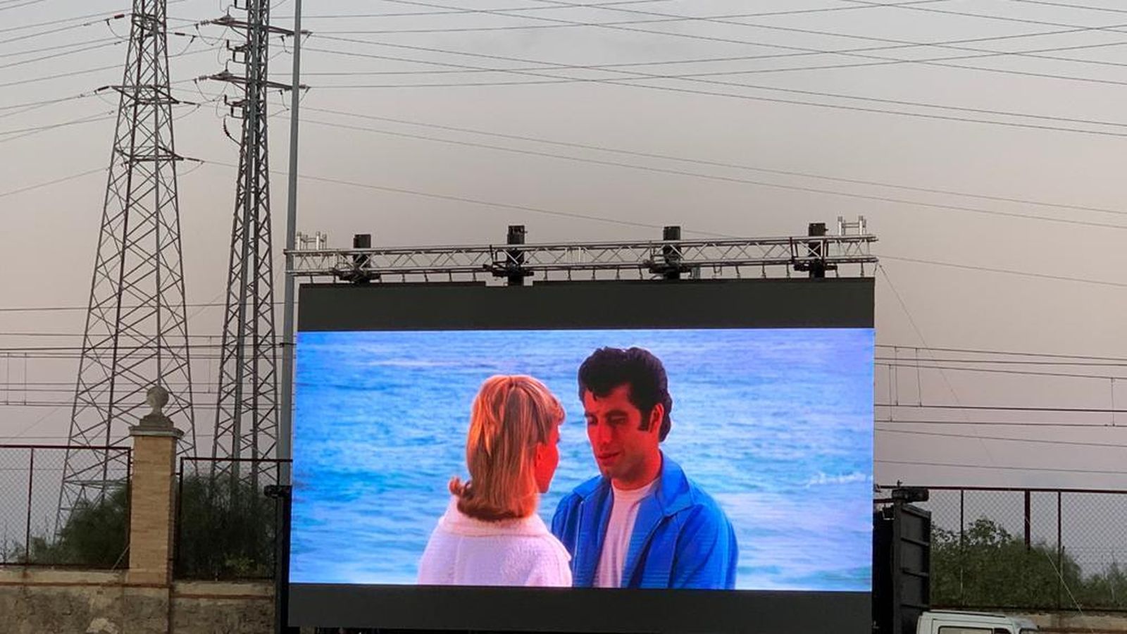 La película que abrirá el ciclo es el clásico 'Grease', de John Travolta y Olivia Newton-John.