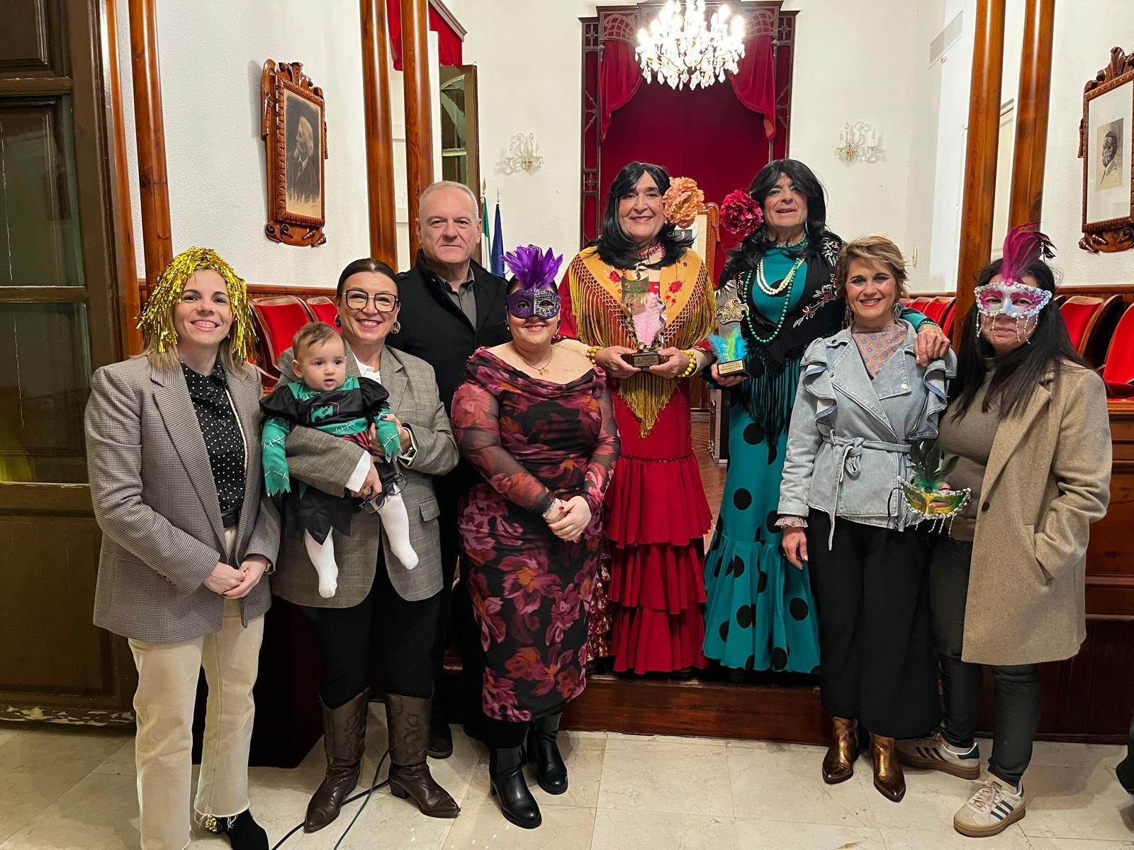 El alcalde de Cuevas, Antonio Fernández con Juan Diego ‘El Chuchino’ y Antonio ‘El Tocino’.