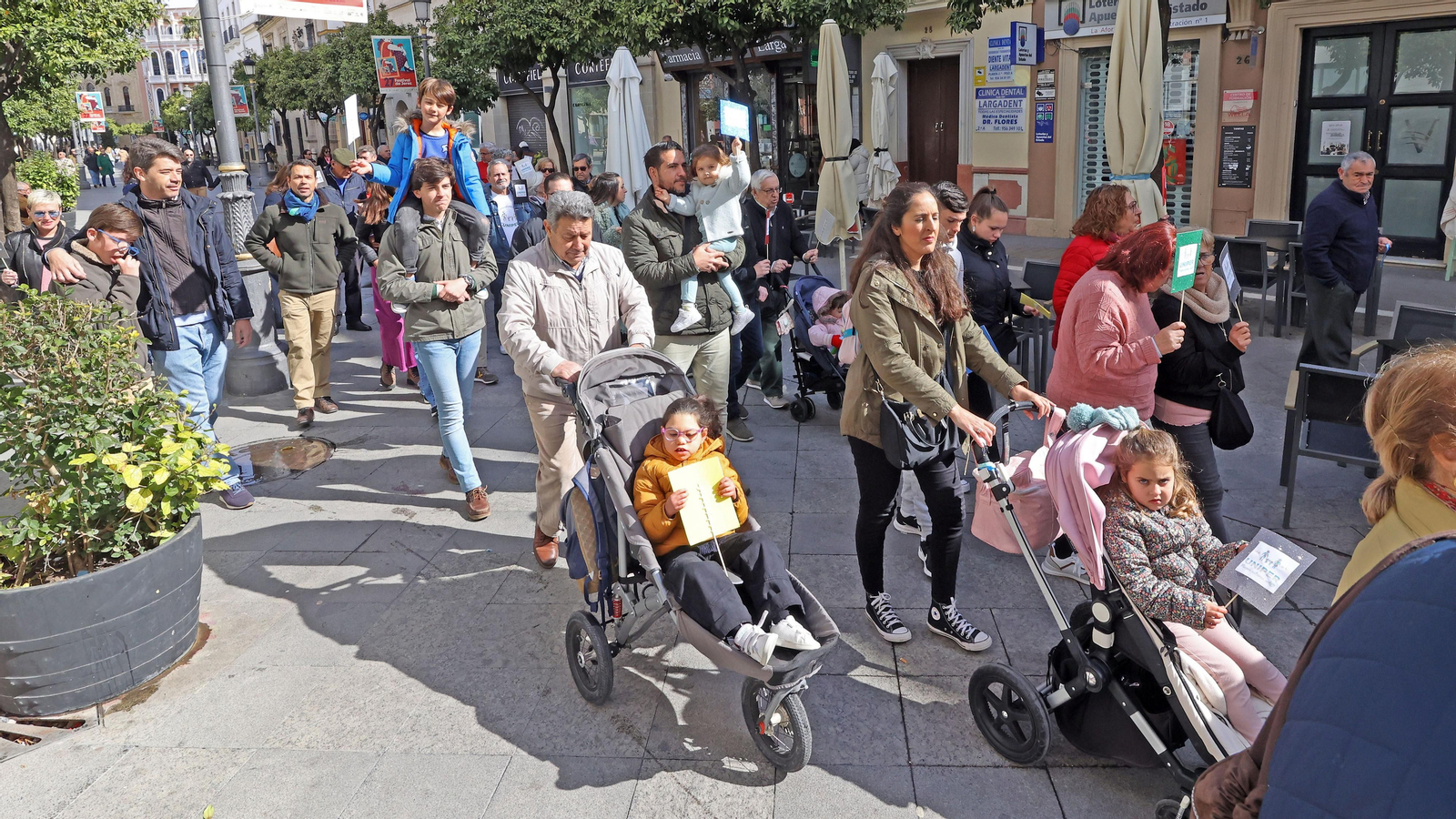 Marcha solidaria por el día de las enfermedades raras en Jerez