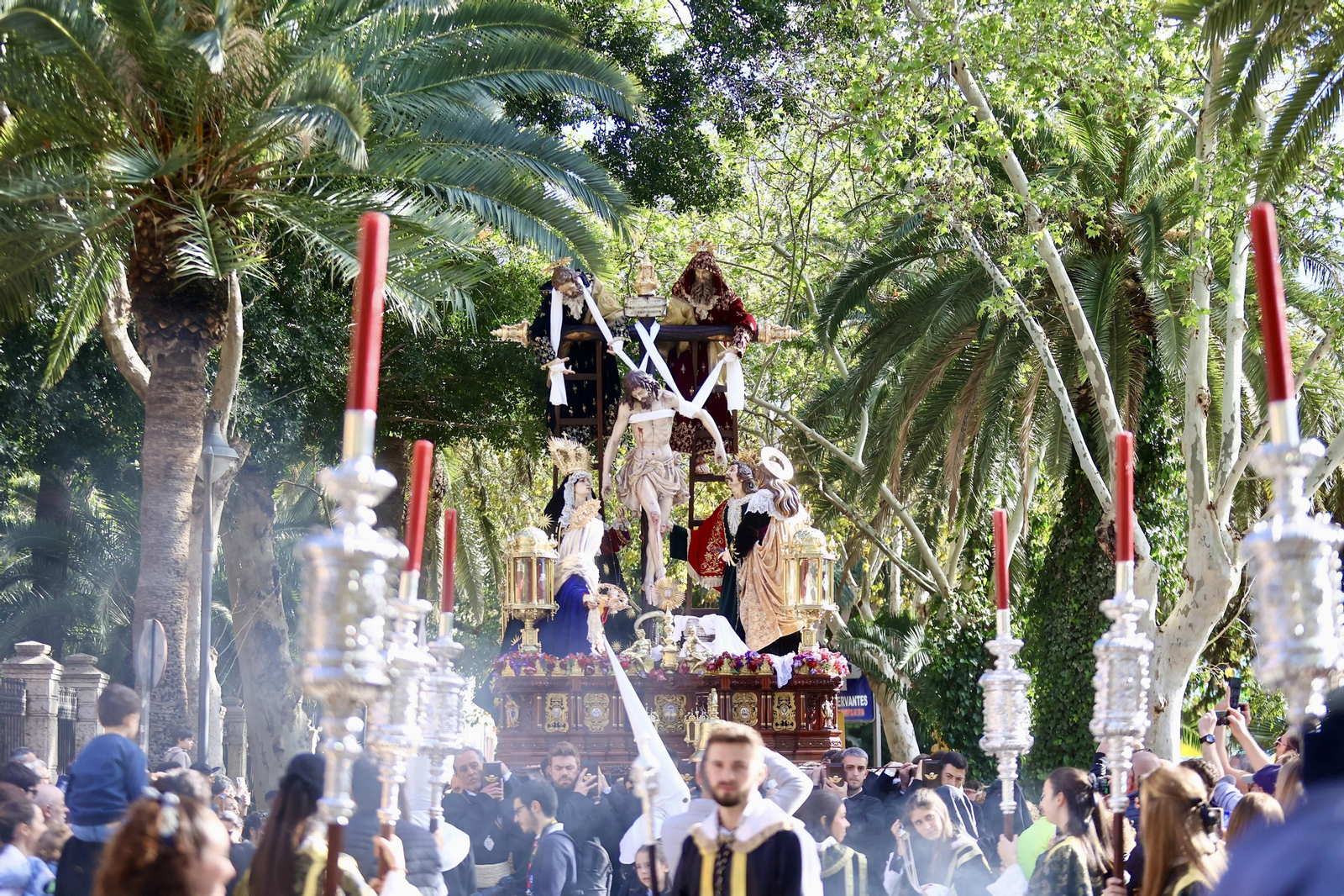 Las fotos de Descendimiento en su procesión del Viernes Santo en Málaga