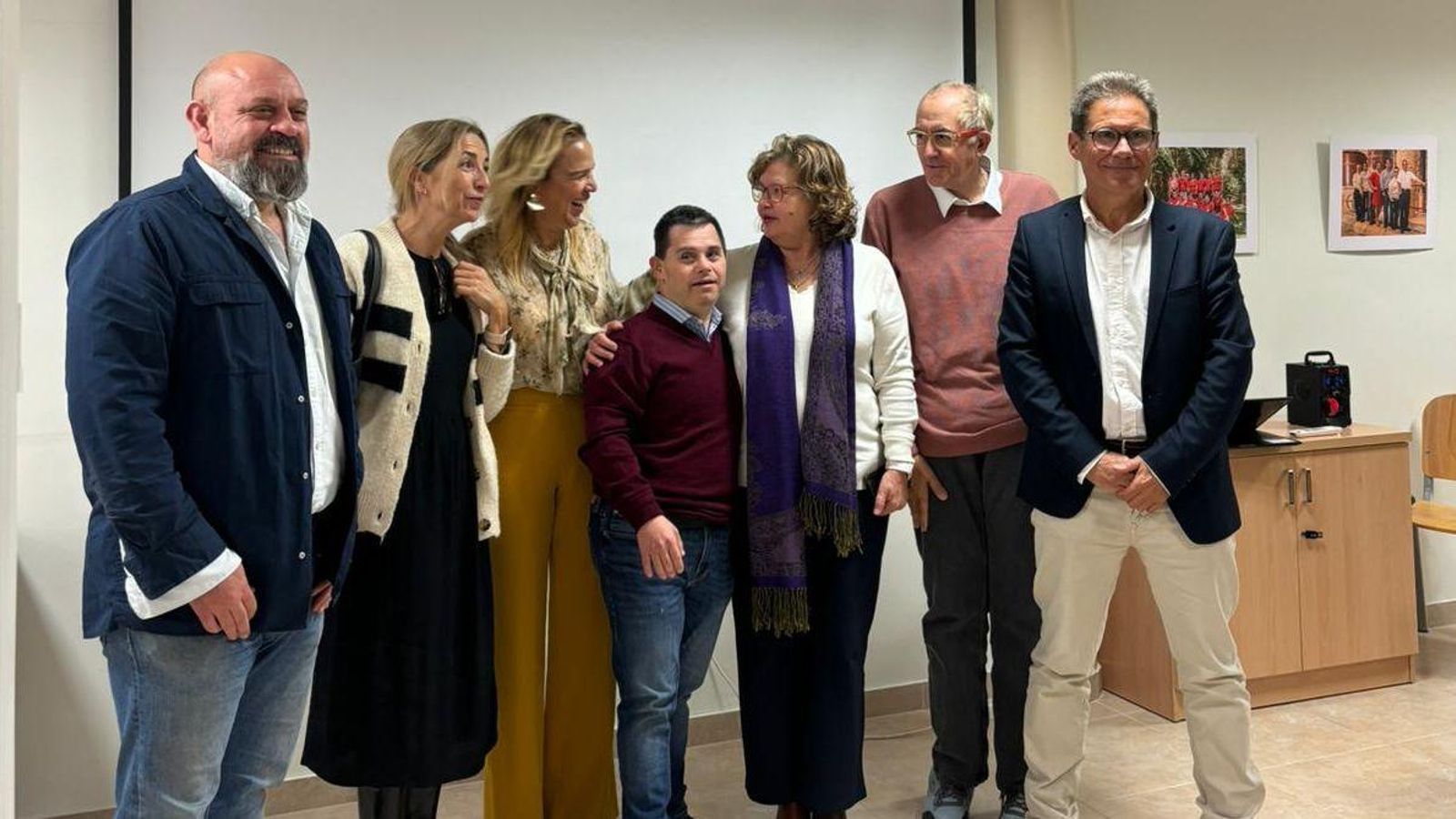 Foto de familia del acto de inauguración.