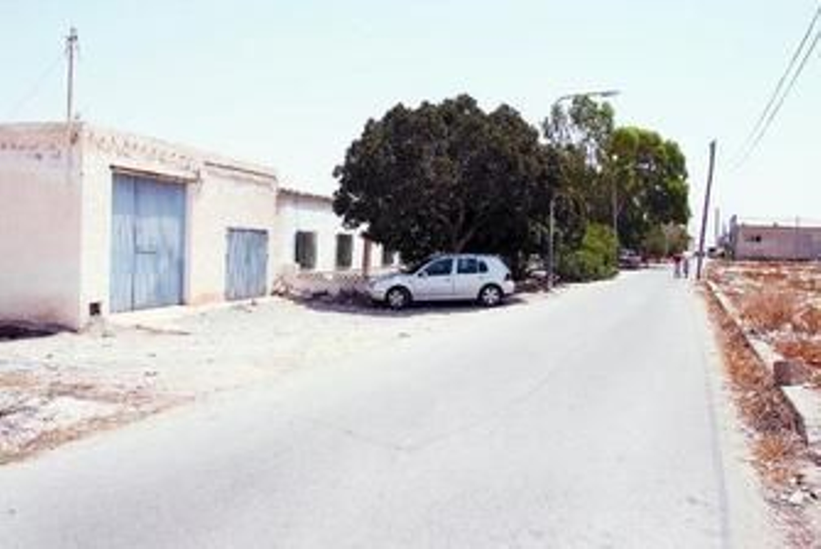 La barriada de Cortijos de Marín poco después de conocerse la muerte de uno de sus vecinos en la madrugada de ayer.