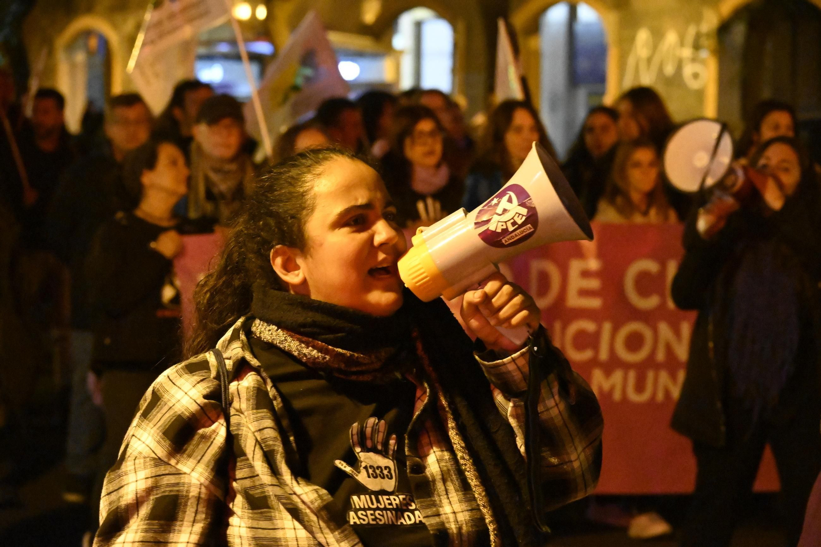 Imágenes de la manifestación con motivo del 25N en Huelva