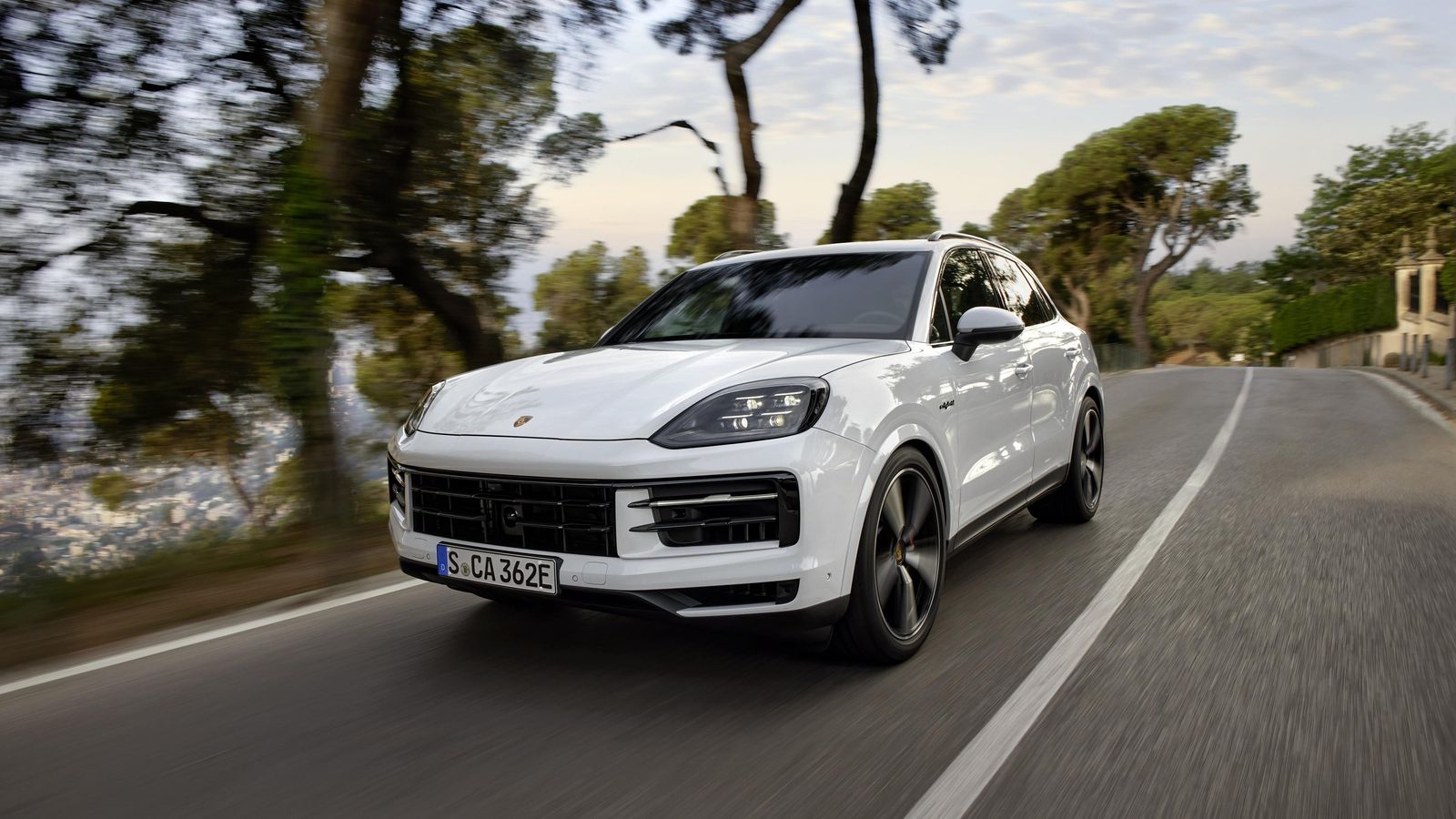 El aspecto del Cayenne S E-Hybrid es semejante al del E-Hybrid y, ambos, distintos al Turbo E-Hybrid.