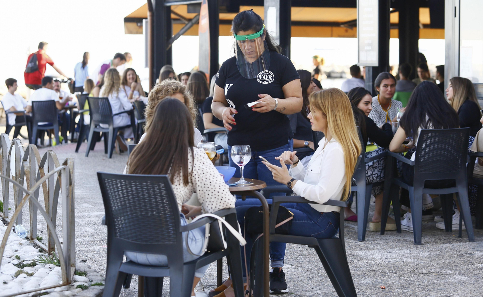 Pedregalejo por la tarde, en el primer día de la fase 1 de la desescalada en Málaga