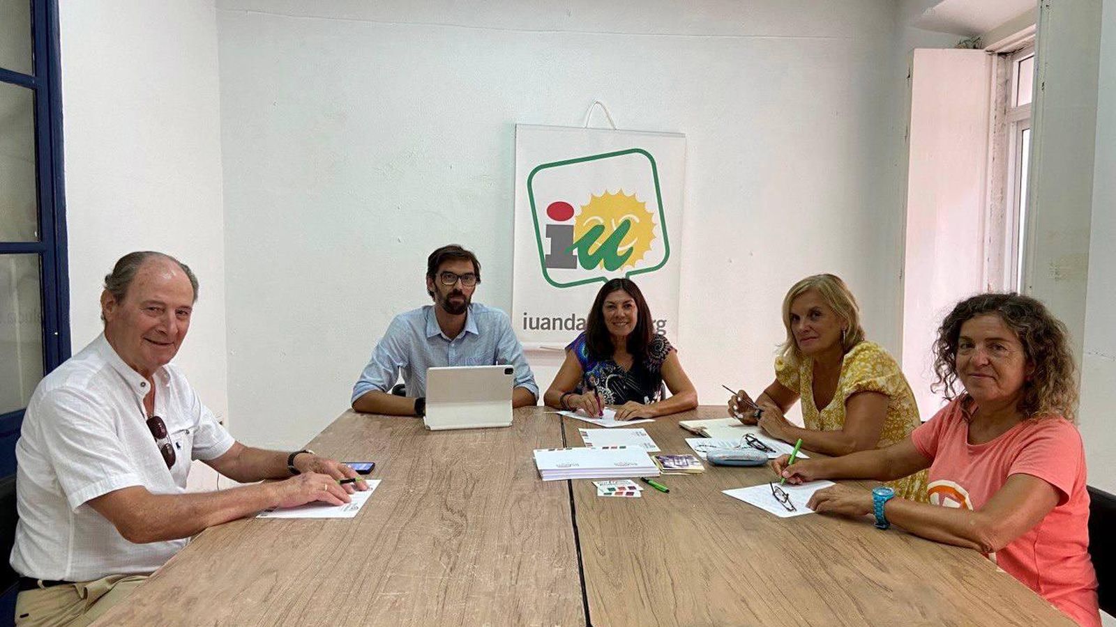 Una imagen del encuentro de Betilo con José Luis Bueno y Matilde Roselló.