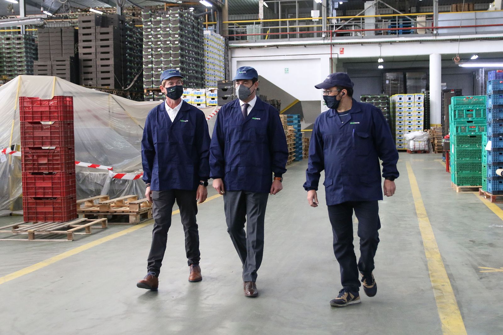 Fotogalería Juanma Moreno visita la cooperativa Murgiverde