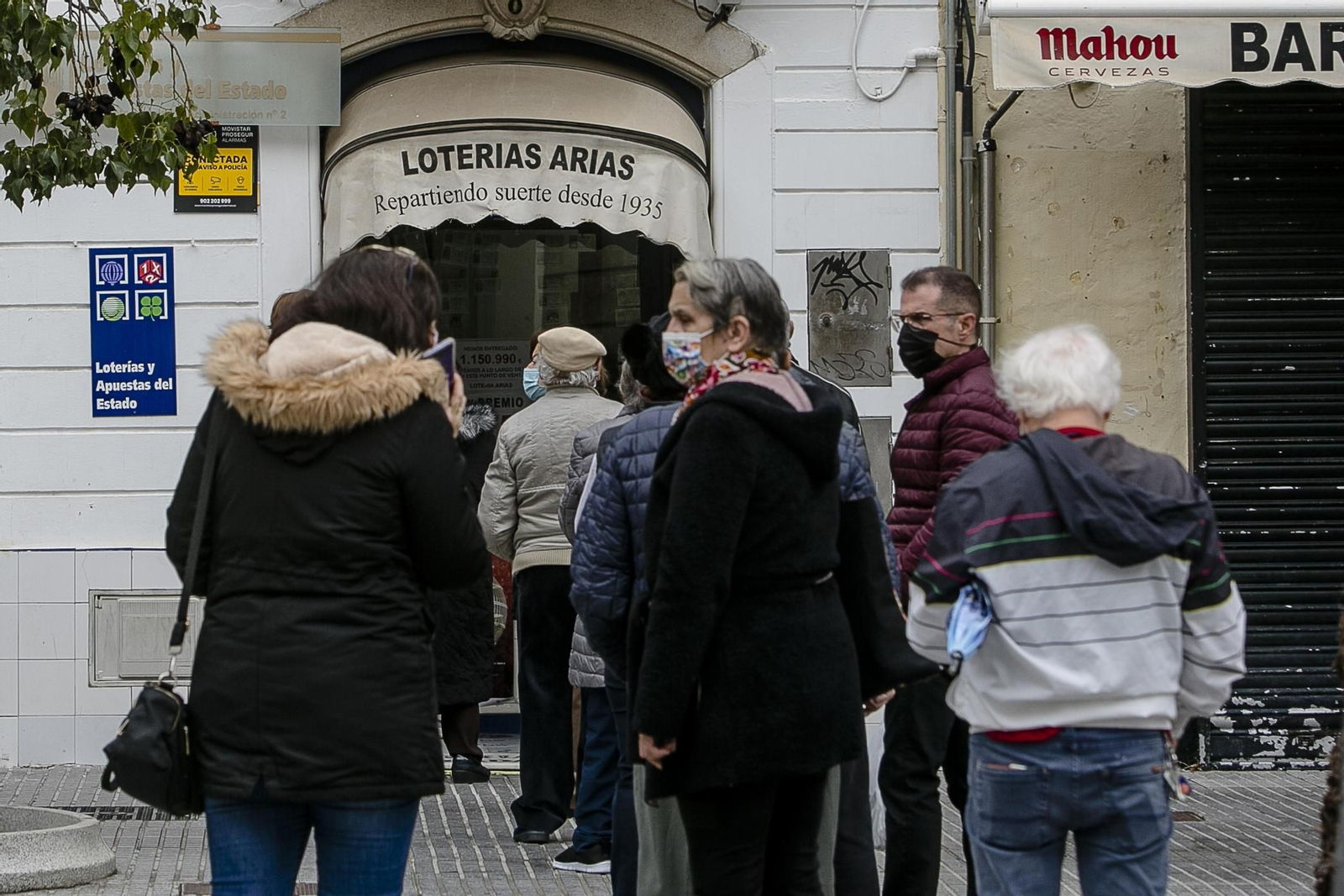 Colas en una administración de Loterías gaditana esta semana. Colas en una administración de Loterías gaditana esta semana.