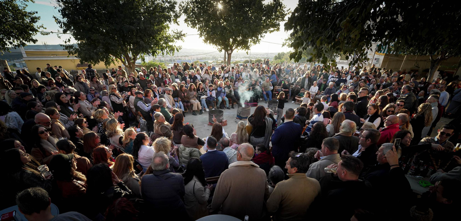 Imágenes del gran ambiente el primer día de zambombas en Jerez