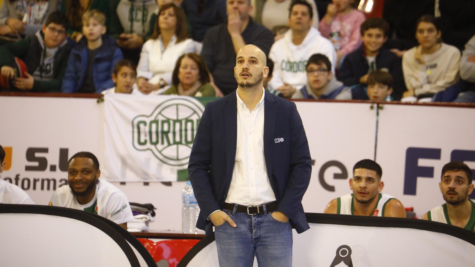 Nacho Pastor, el entrenador del Coto Córdoba, en un partido de su equipo en Vista Alegre.