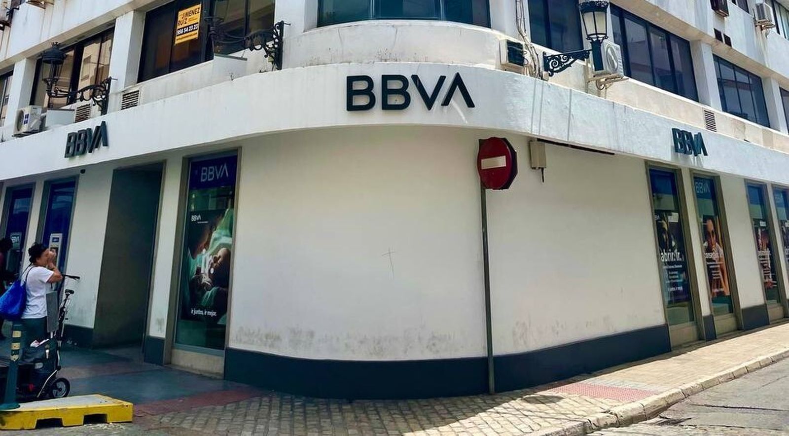 Una imagen de la oficina del BBVA de la calle Larga.