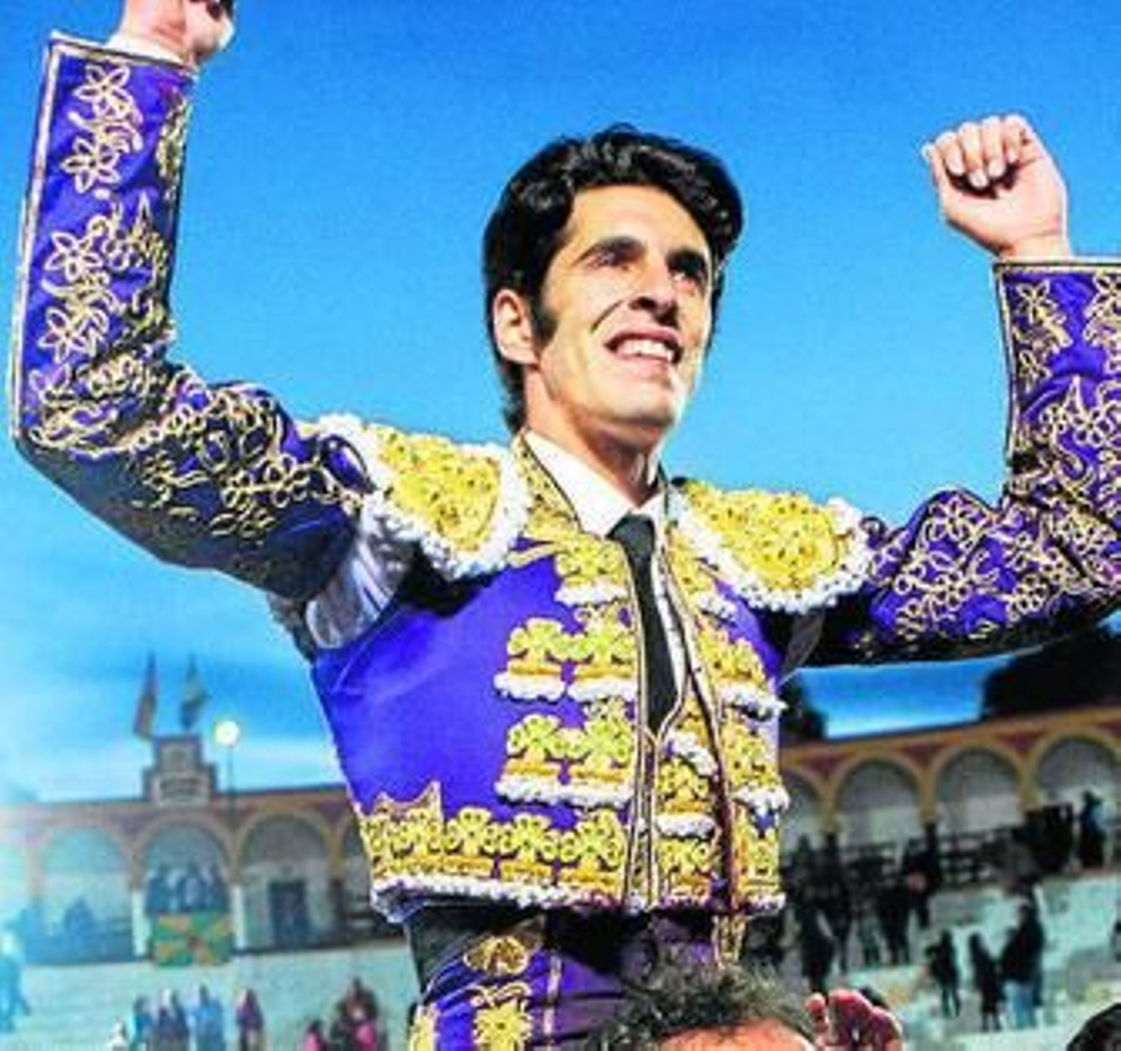 Alejandro Talavante sale a hombros en Olivenza.