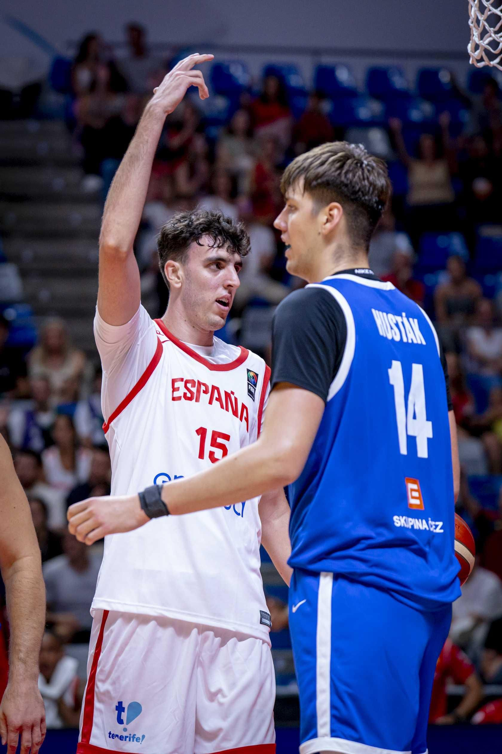 España B-República Checa, en fotos