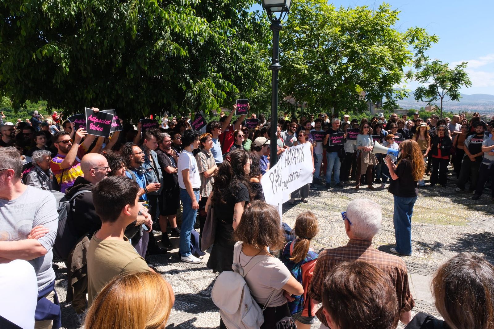 Indignación en Granada: las imágenes de la protesta tras la paliza ...