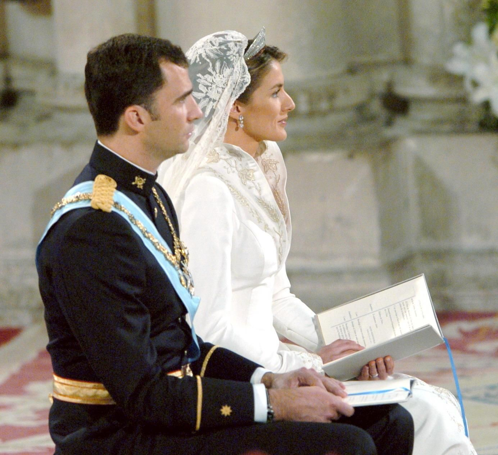 Los novios en plena ceremonia