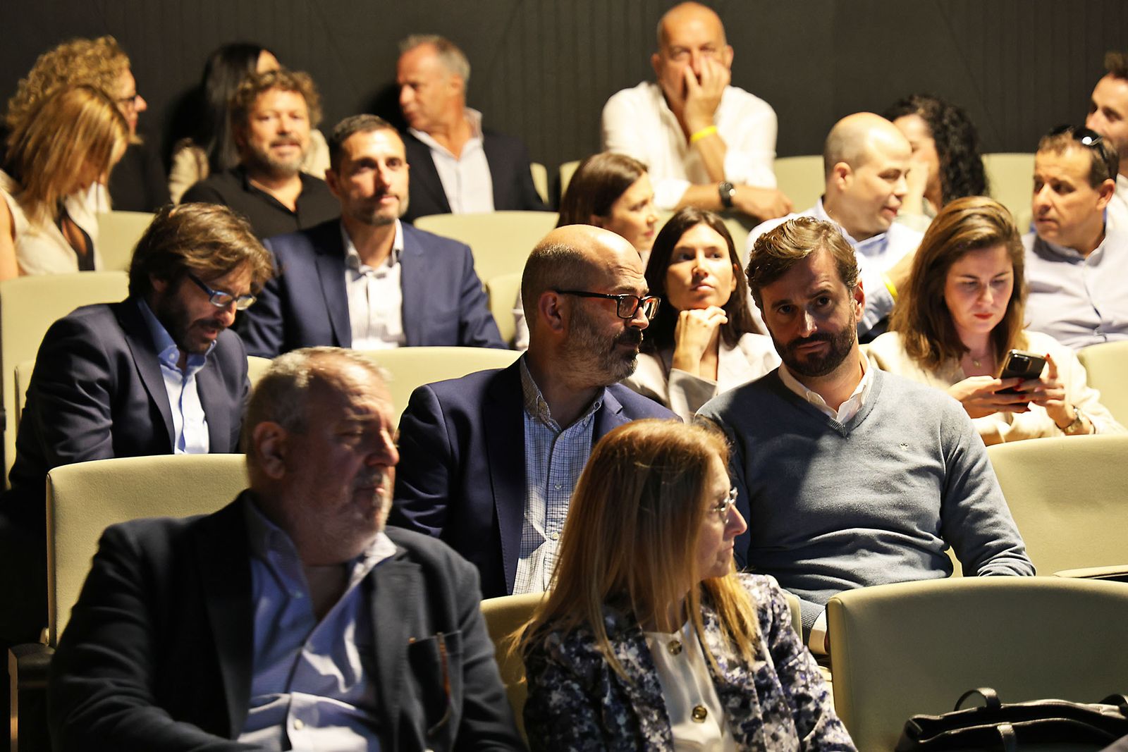 Movitransa presenta los nuevos modelos de BMW IX2 y el X2 en el complejo deportivo Lamiya