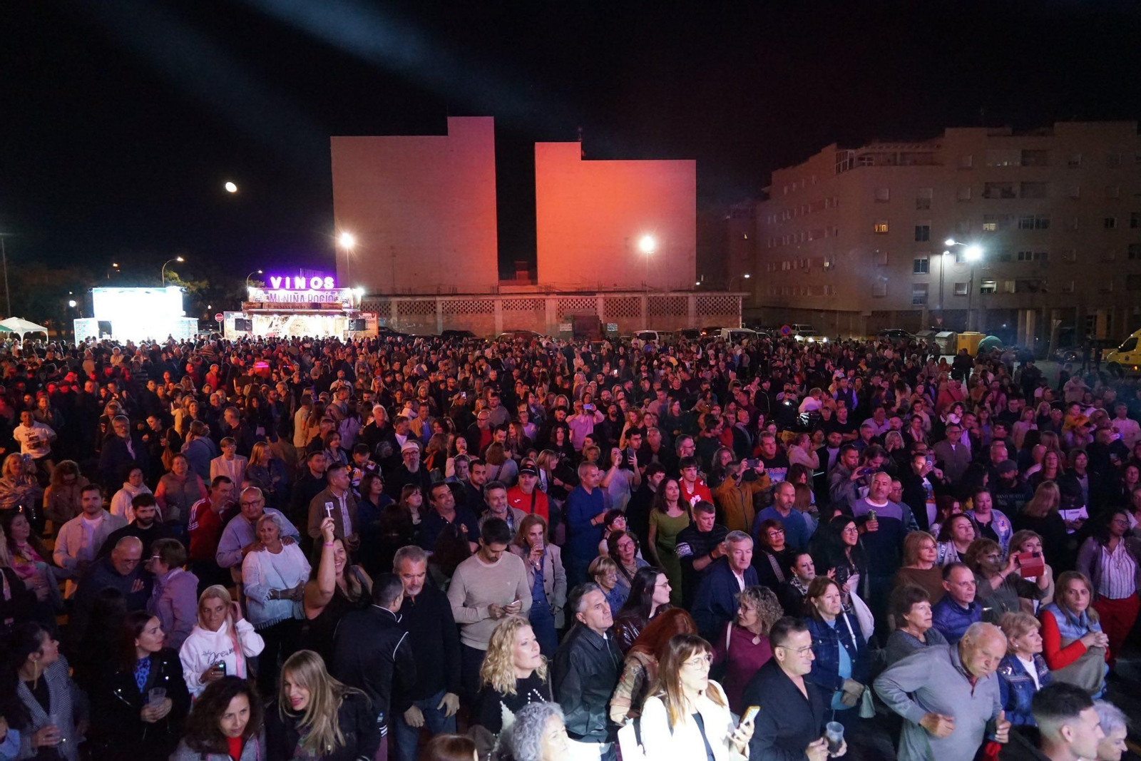 Miles de vecinos se reunieron para celebrar el otoño con la tradicional Gran Castañada de Vícar