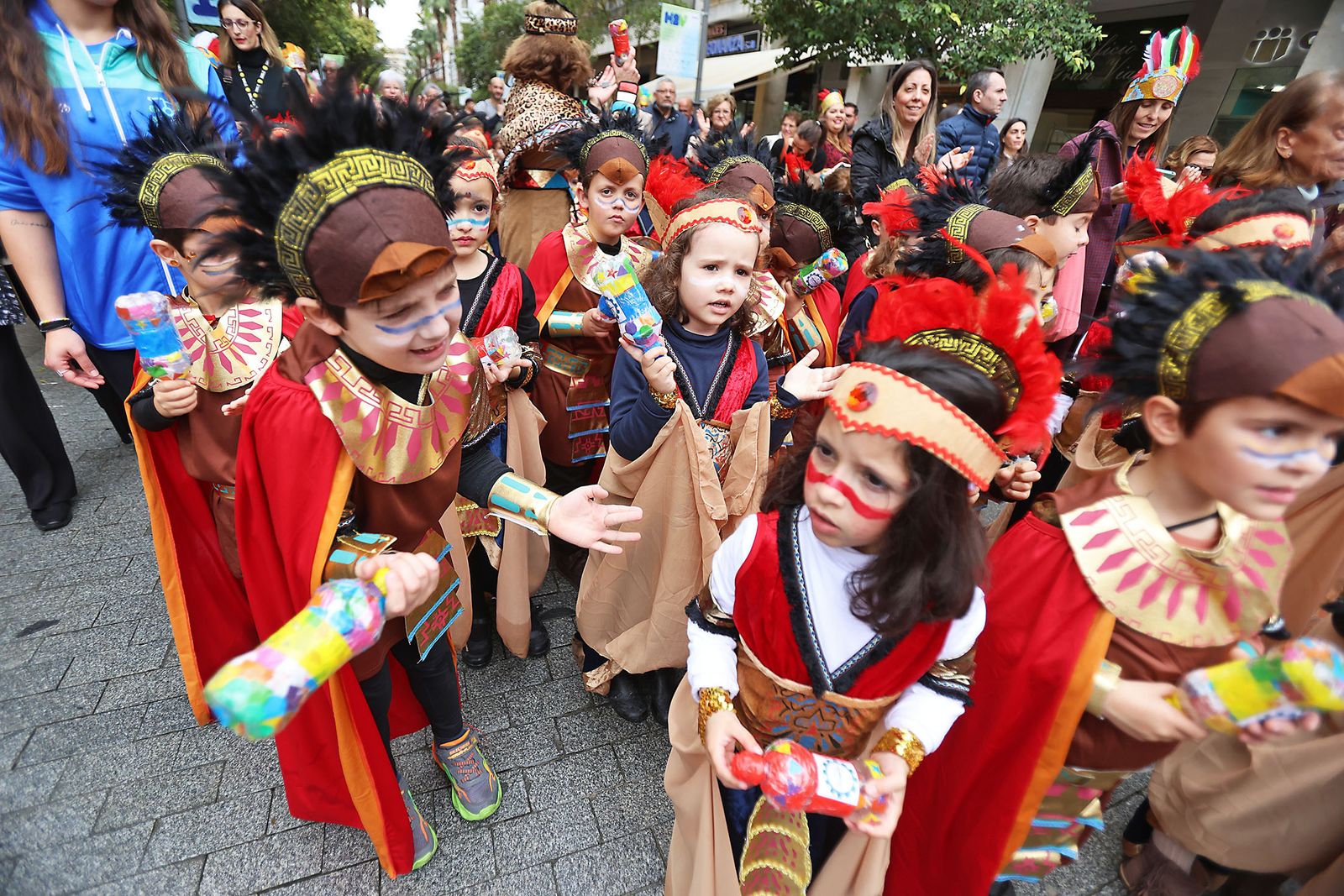 Imágenes del desfile “Un paseo por la historia”  de los niños del colegio Funcadia de Huelva