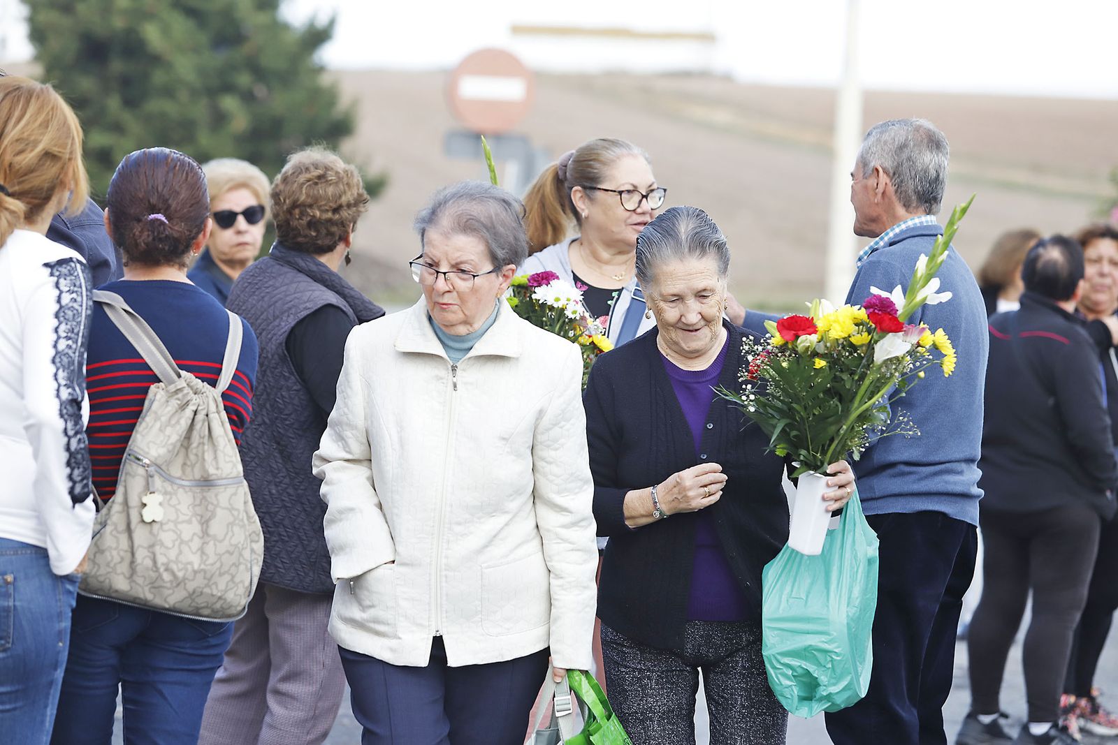 Imágenes del Día de Todos los Santos en el cementerio de la Soledad de Huelva