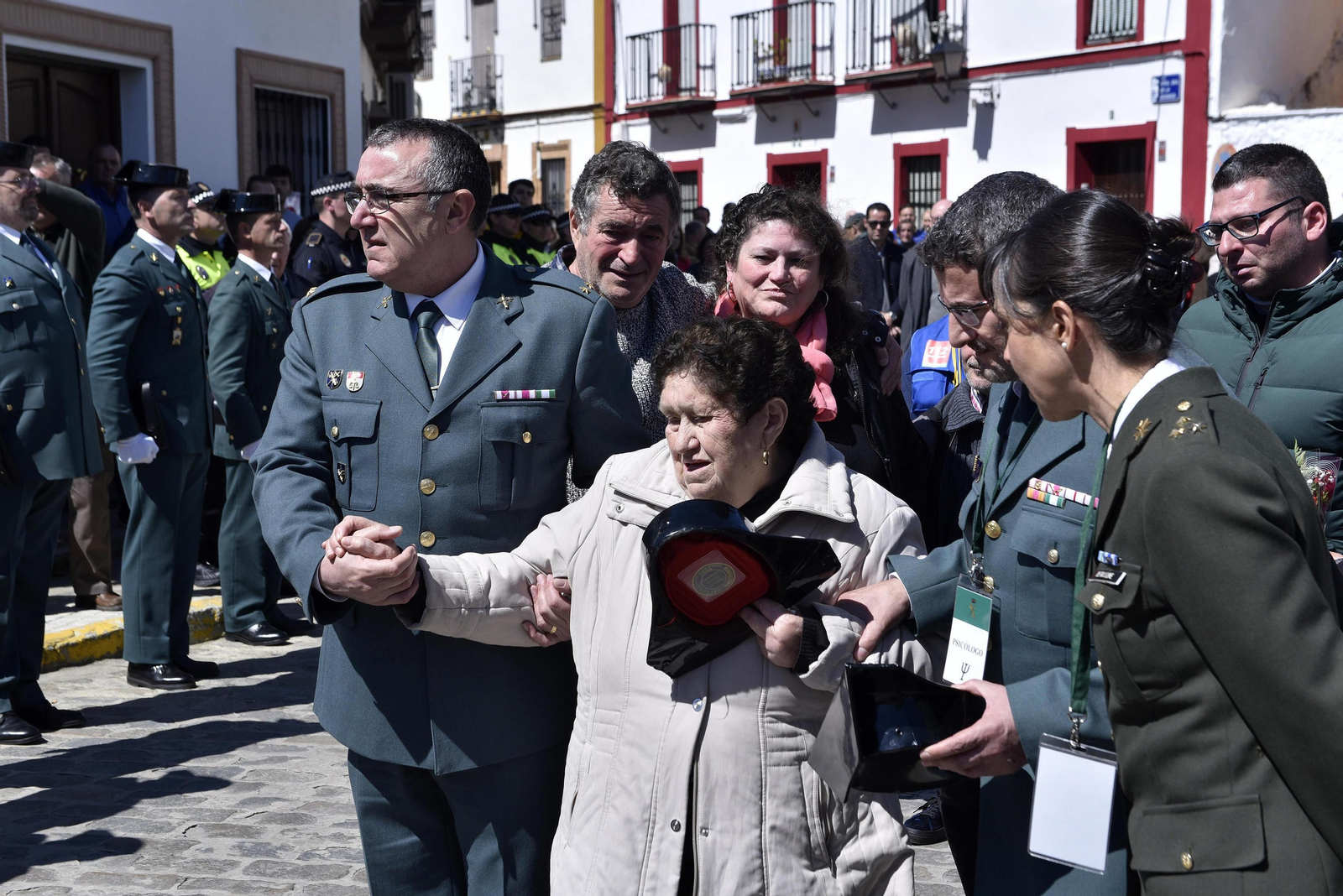 El funeral del guardia civil fallecido en Guillena, en imágenes