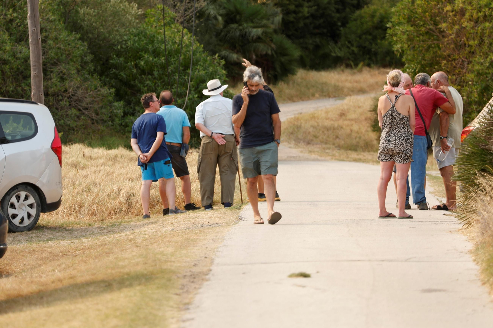 Las imágenes del incendio de Tarifa: más de un centenar de efectivos para controlar las llamas
