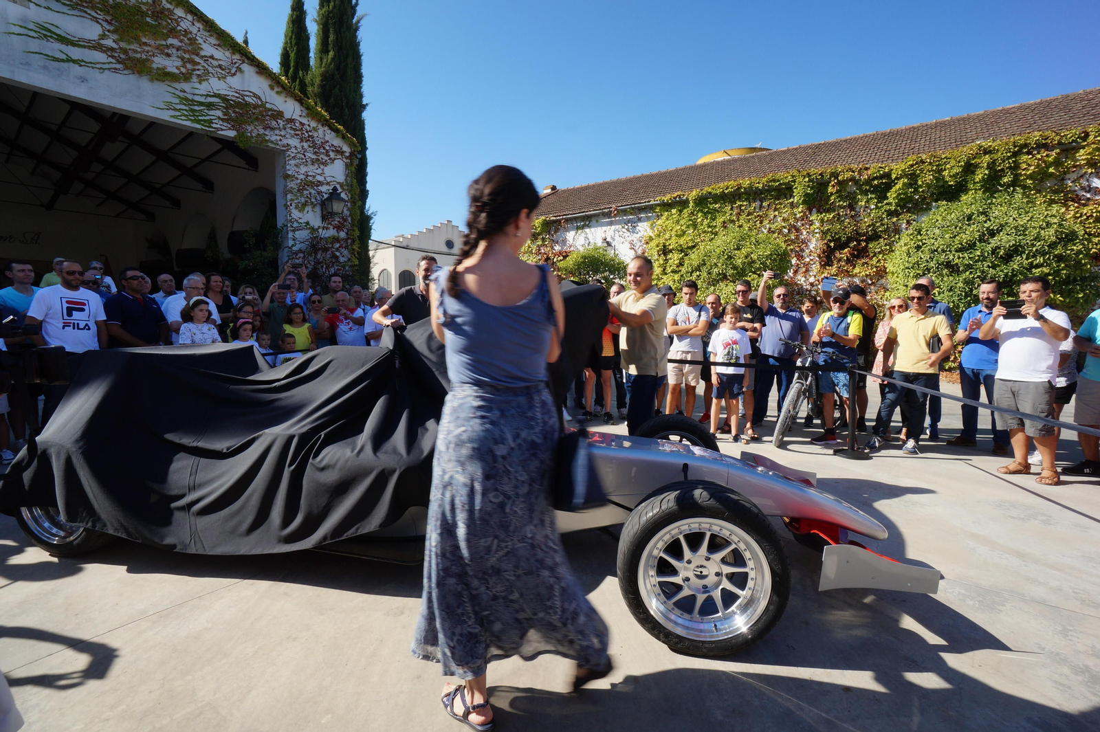La presentación en sociedad del Fórmula 1 construido por un agricultor de Montilla, en imágenes