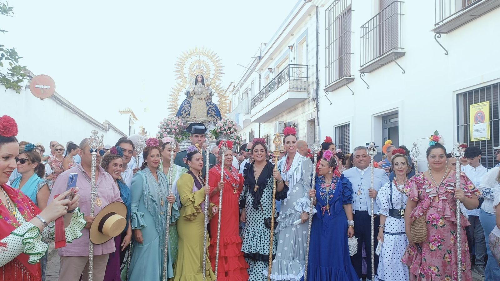 Comitiva de la procesión de la Virgen de los Clarines.