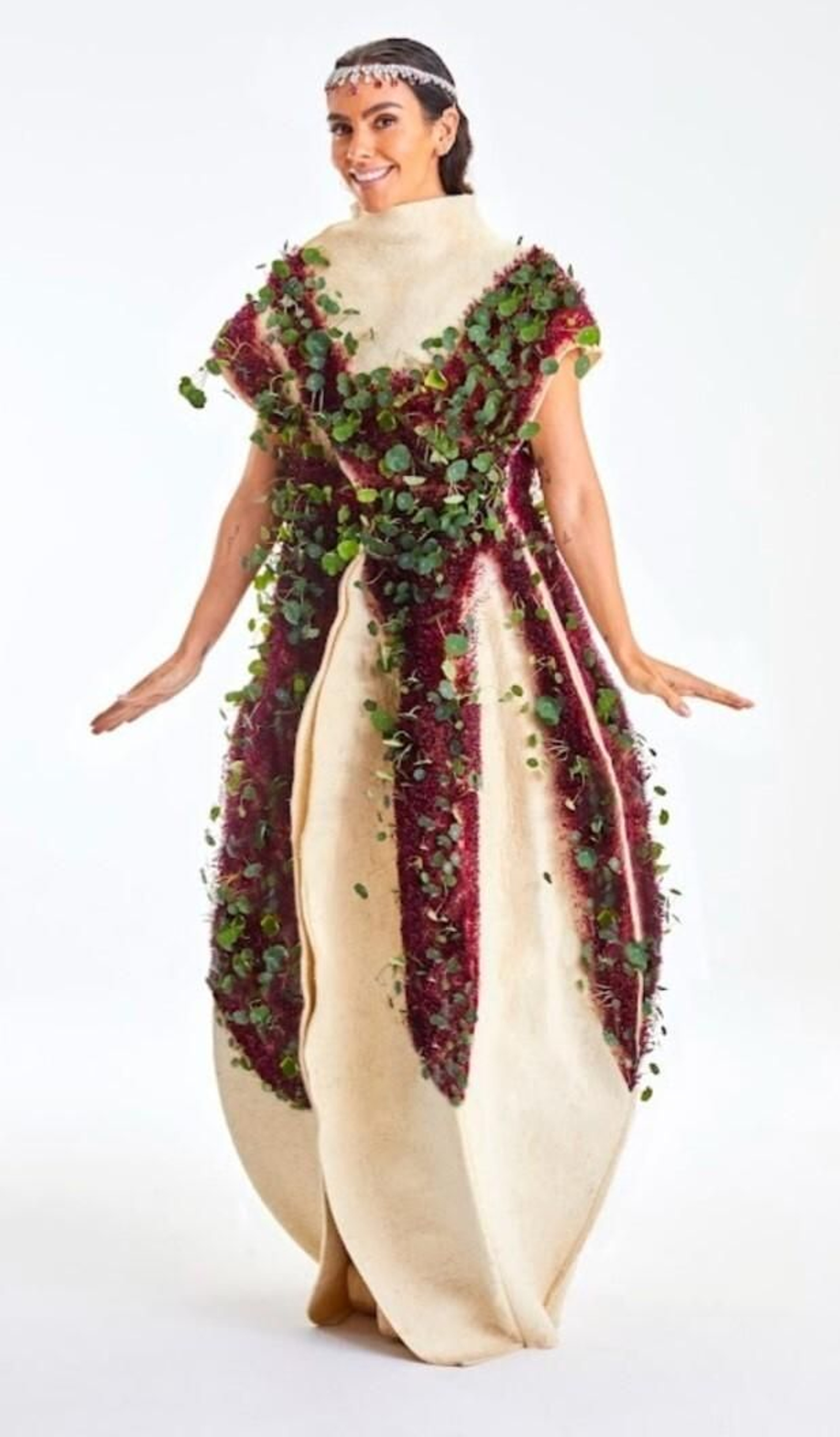 La capa de jardín vivo de Cristina Pedroche en las campanadas de 2023