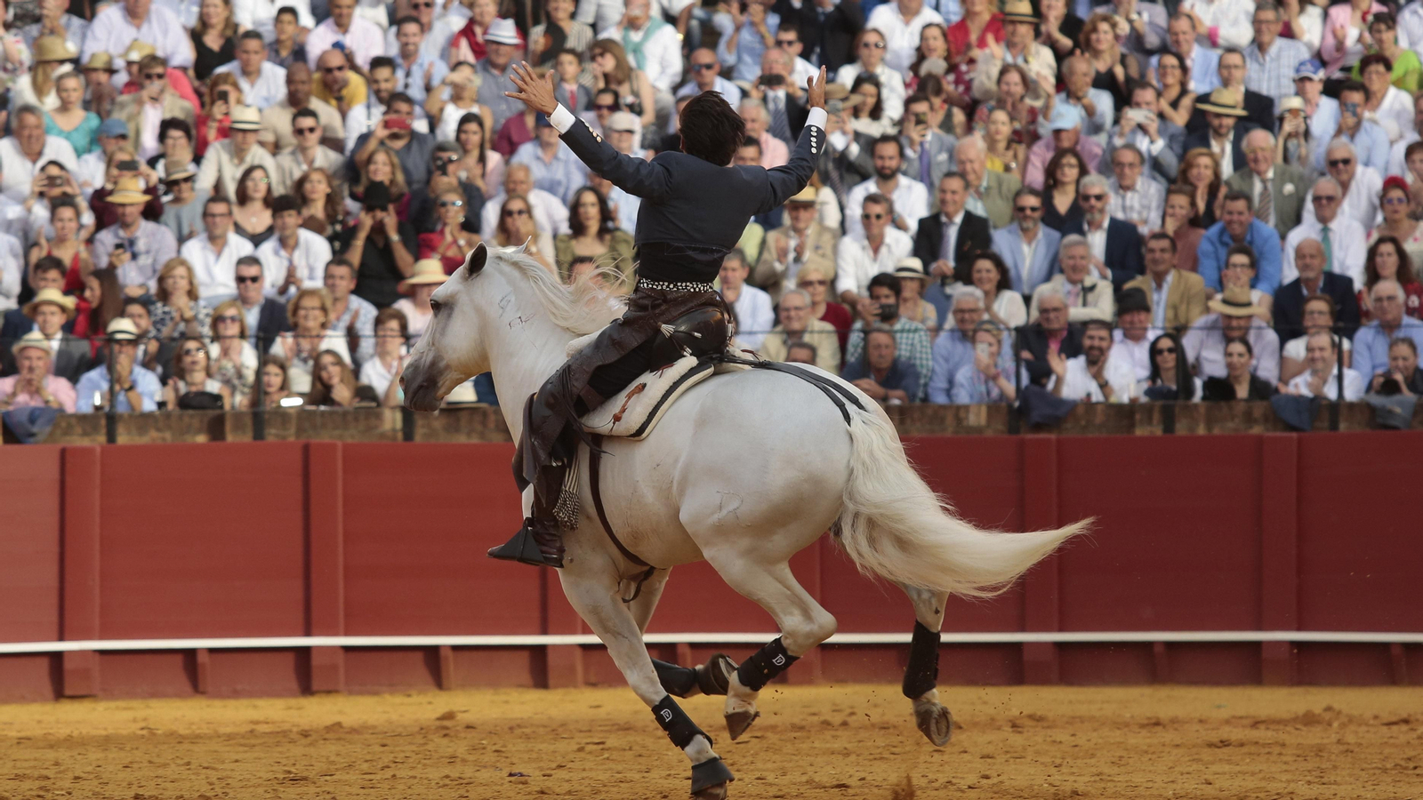 Las imágenes de la corrida mixta en la Maestranza