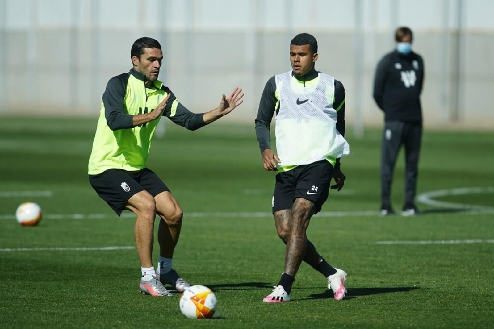 Jorge Molina y Robert Kenedy, durante el entrenamiento de este martes.