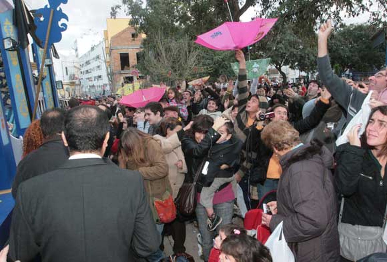 Niños y mayores disfrutaron de una tarde de ilusión que presagiaba la llegada de una noche mágica

Foto: Elias Pimentel