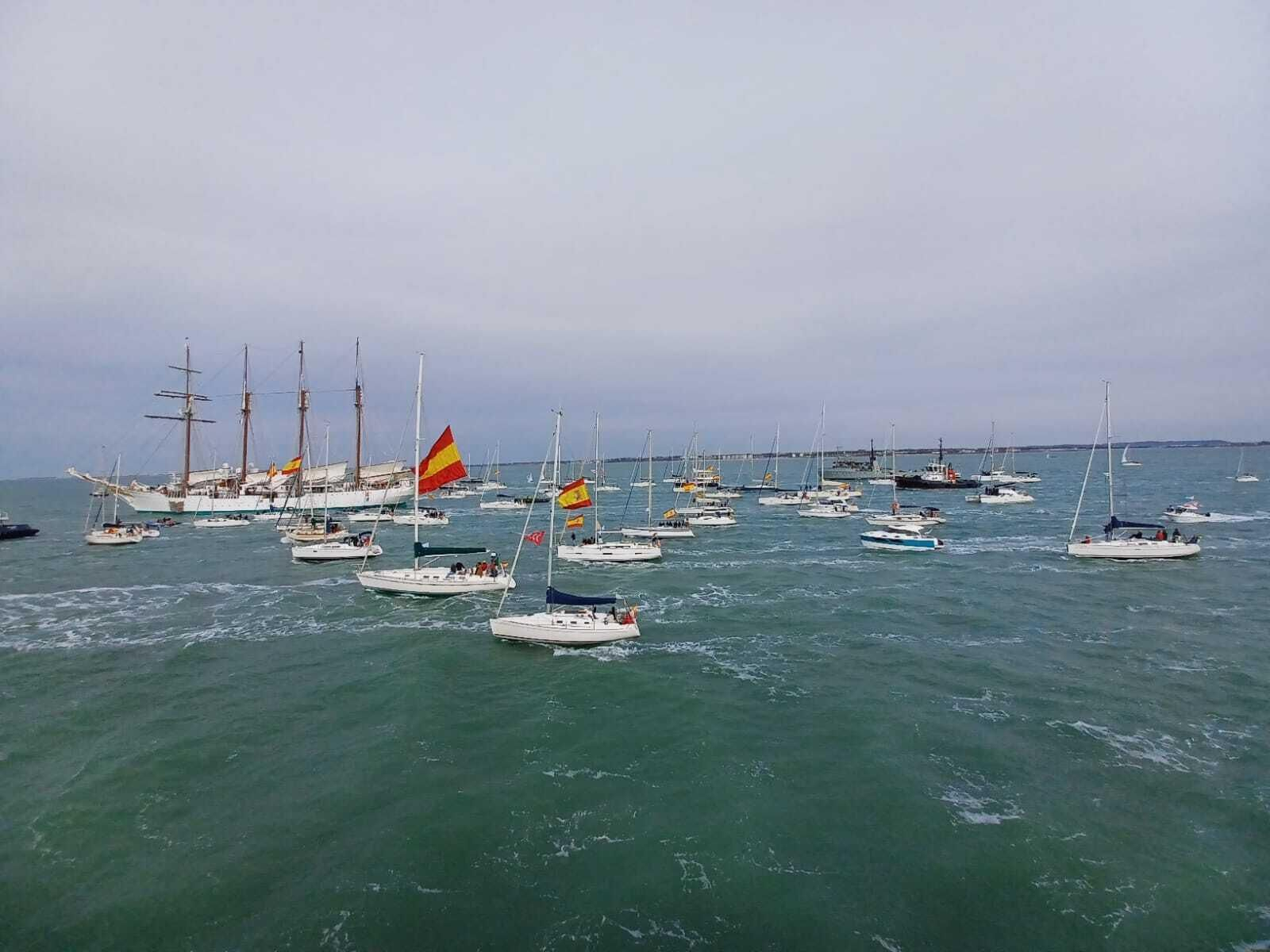 Salida del buque escuela J. S. de Elcano de los muelles de Cádiz para emprender su XCVI Crucero de Instrucción