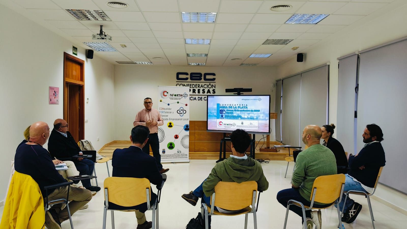 Una imagen de la mesa sectorial de la playa de la Asociación de Empresas de Chiclana.