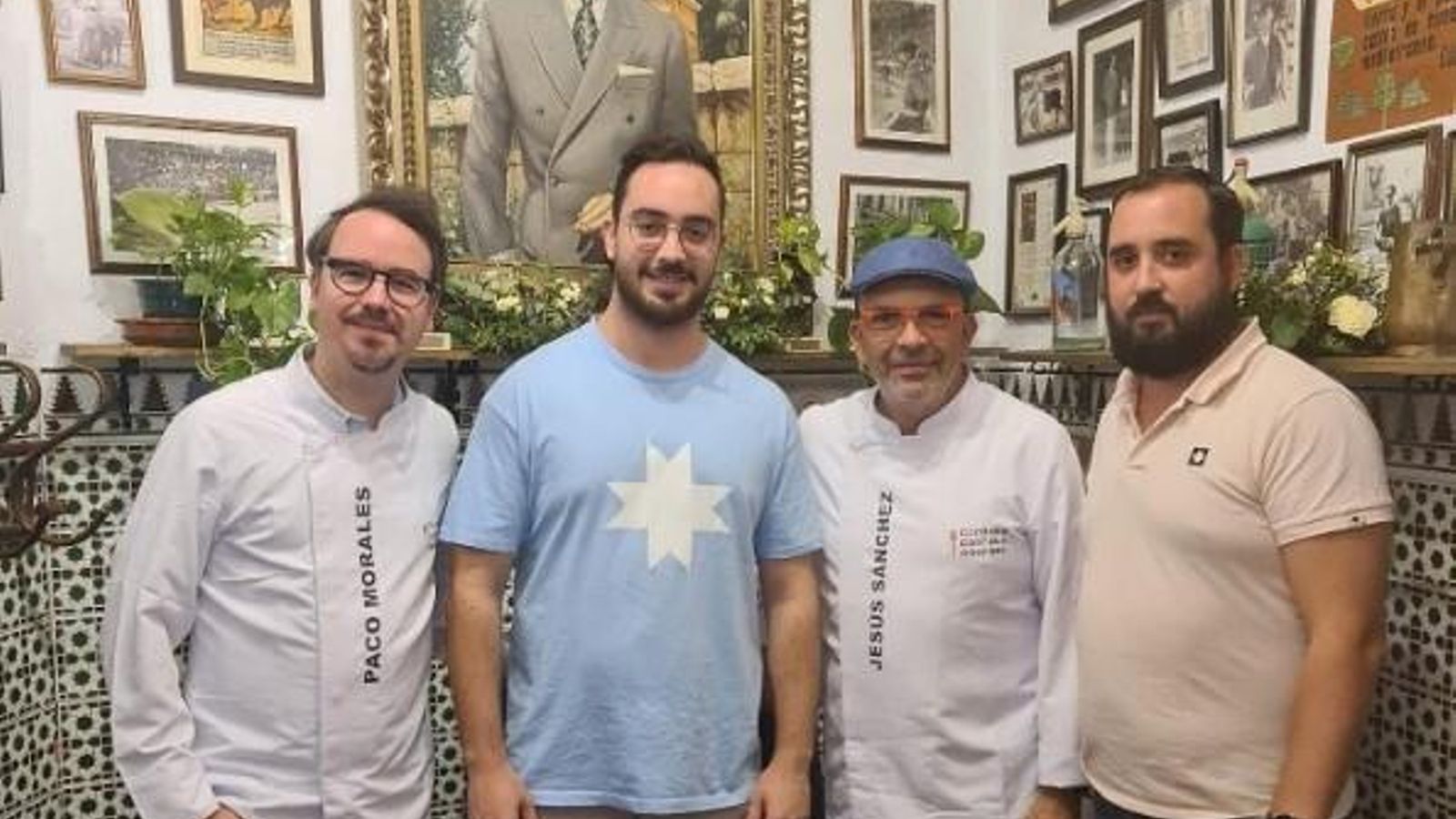 Paco Morales y Jesús Sánchez degustaron algunas de las especialidades más famosas de la mítica taberna